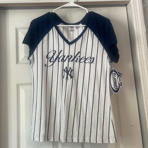 Woman’s Yankees Tee